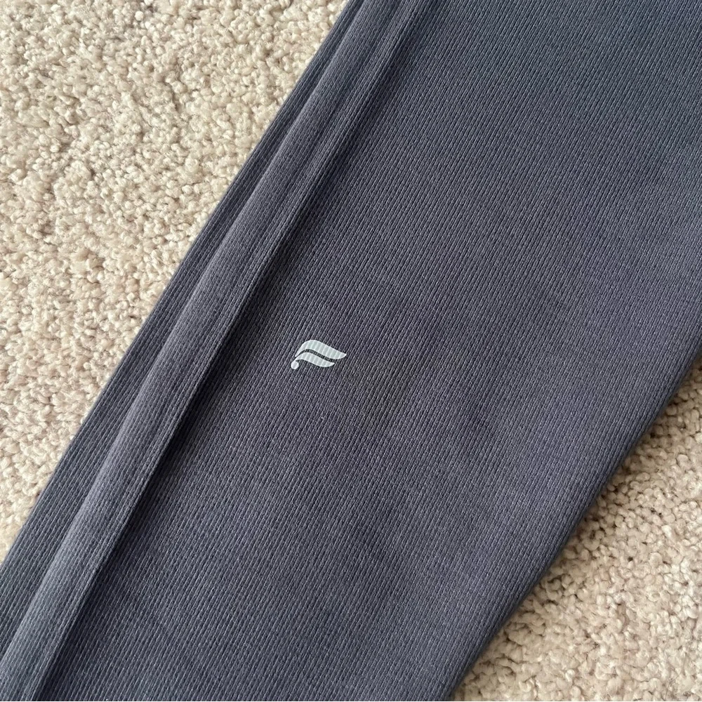 Grey Fabletics drawstring leggings - Picture 3 of 8